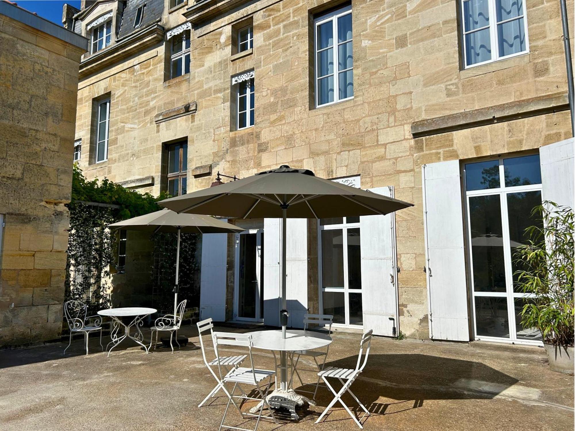 De L'Art A La Maniere - Chambre D'Hotes De Charme - 2 Suites Haut De Gamme - Ideal Couple & Famille - Piscine - Terrasse - Calme - 15Min Saint-Emilion - Experience Restauration D'Oeuvre D'Art Branne  Eksteriør bilde